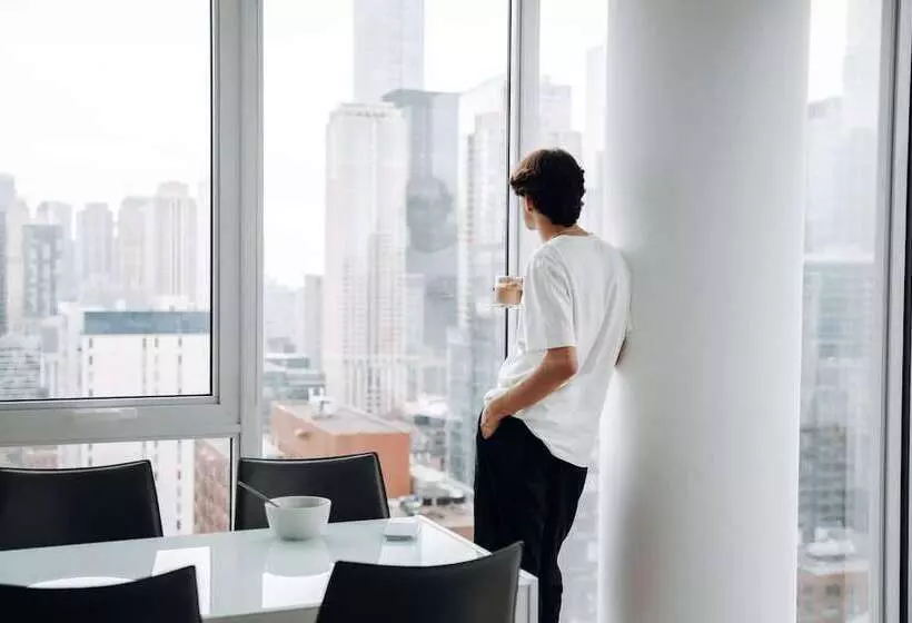 Level Chicago  Old Town