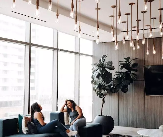 Level Chicago  Old Town