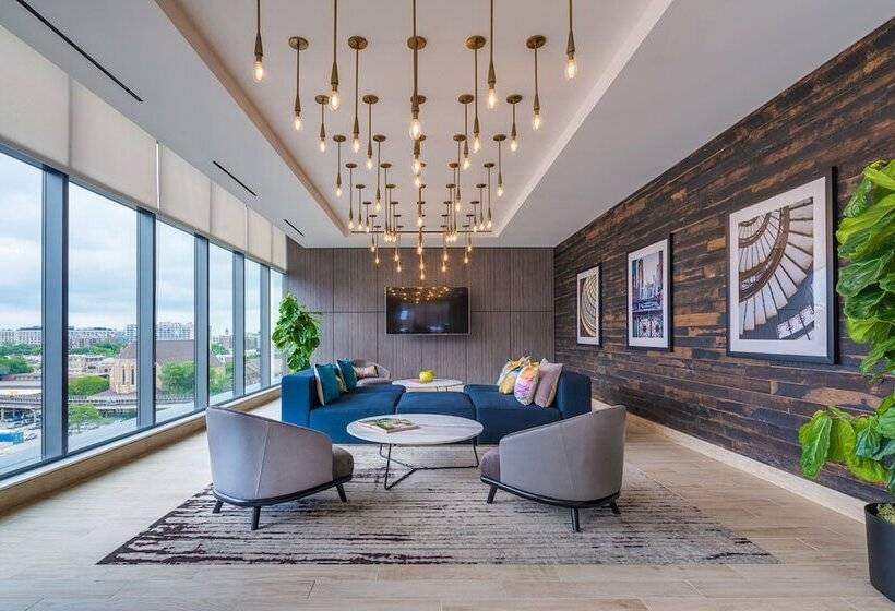 Level Chicago  Old Town