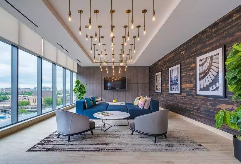 Level Chicago  Old Town