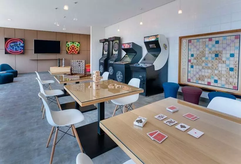 Level Chicago  Old Town