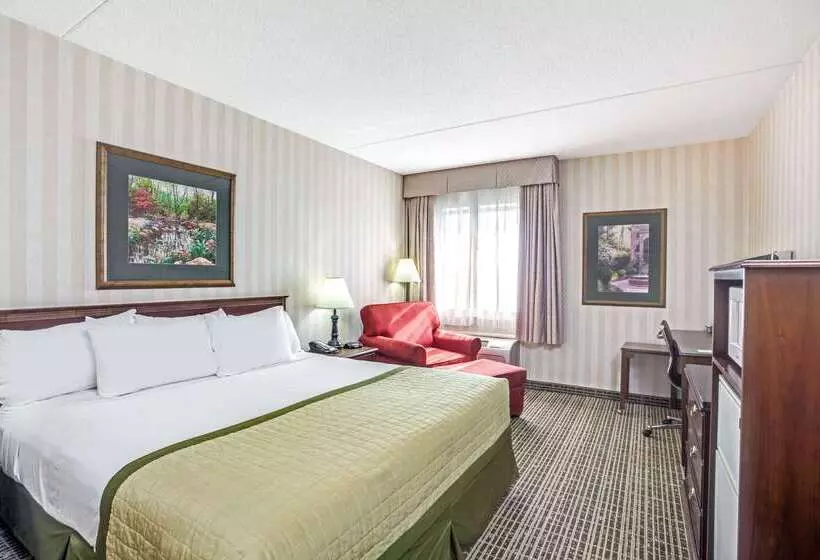 酒店 Baymont By Wyndham Louisville Airport South