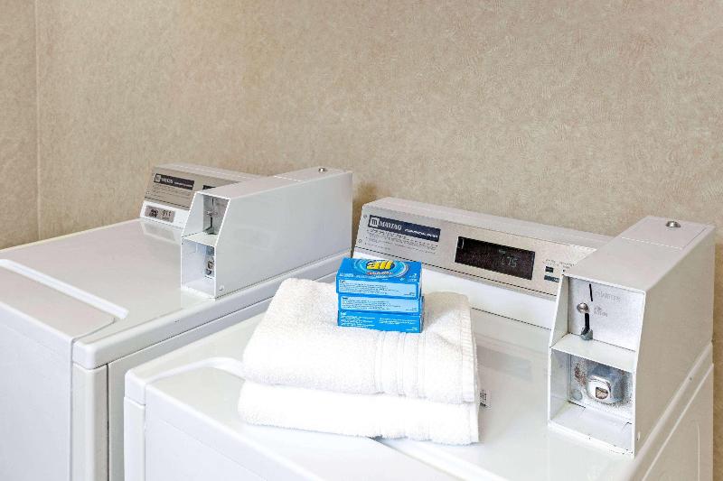 Отель Baymont By Wyndham Louisville Airport South