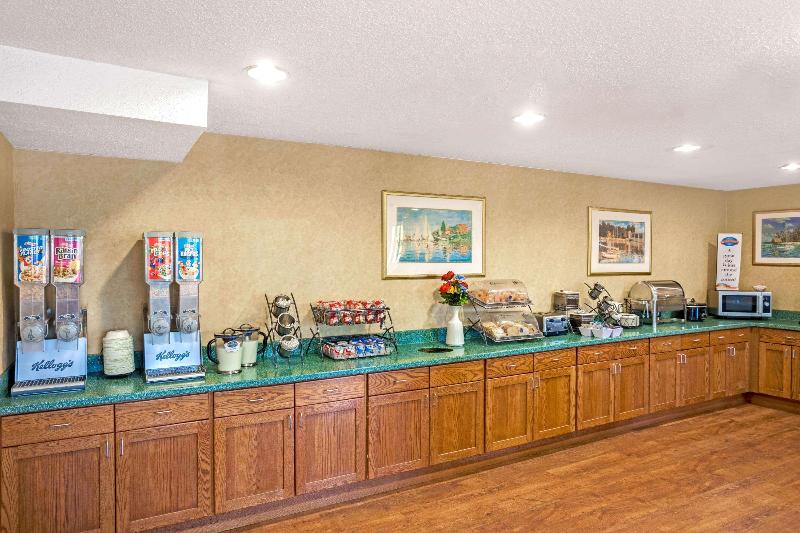 Отель Baymont By Wyndham Louisville Airport South