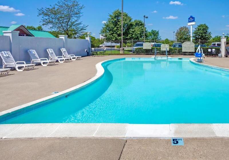 Отель Baymont By Wyndham Louisville Airport South