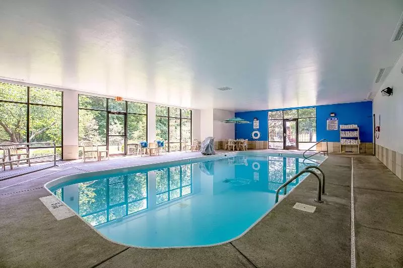 ホテル Comfort Inn Indianapolis North  Carmel