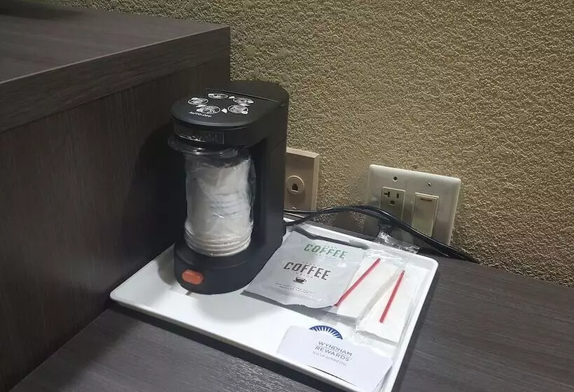 酒店 Days Inn By Wyndham Blue Springs