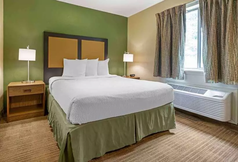 酒店 Hometowne Studios And Suites By Red Roof Greensboro