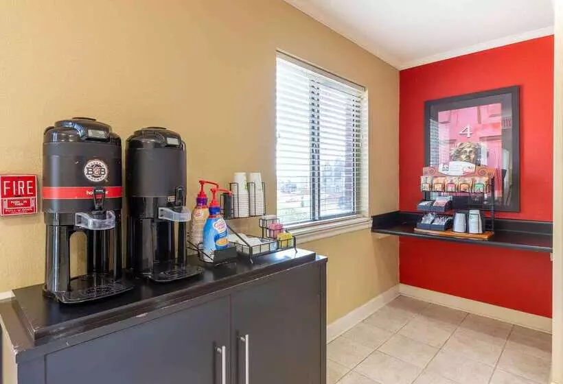 酒店 Hometowne Studios And Suites By Red Roof Greensboro