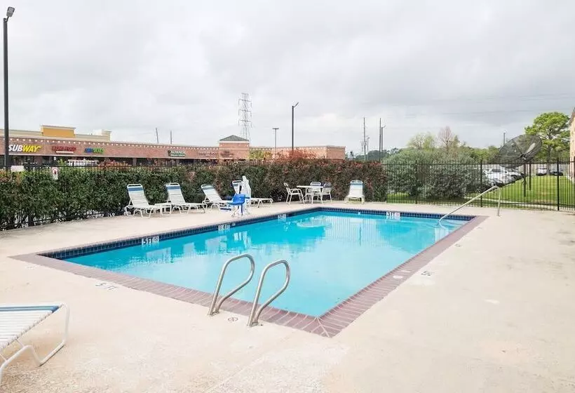 בית מלון כפרי Greentree Inn Houston Iah Airport