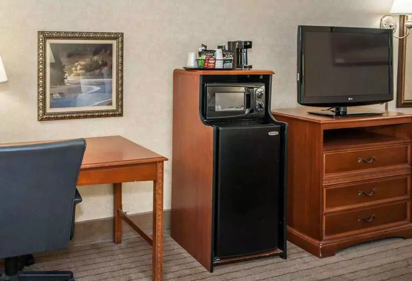هتل Quality Inn Indy Castleton