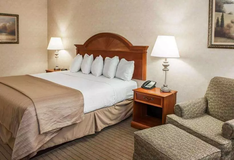 هتل Quality Inn Indy Castleton