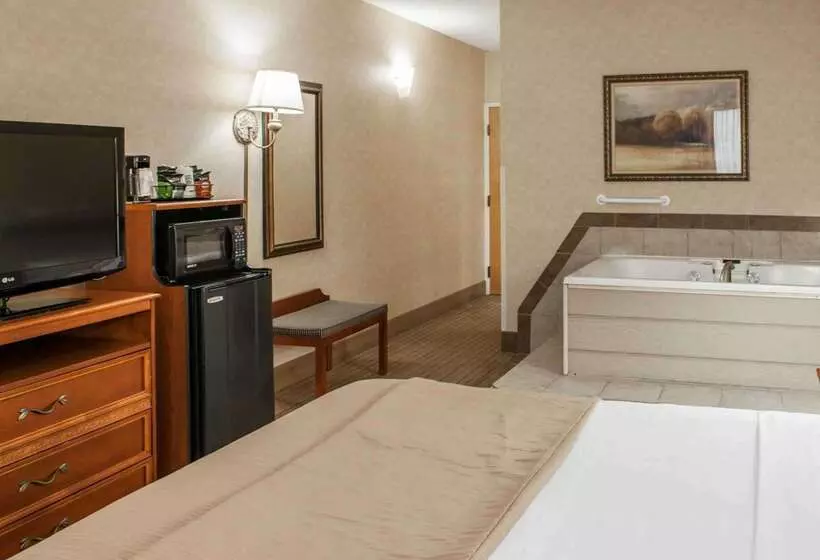 هتل Quality Inn Indy Castleton