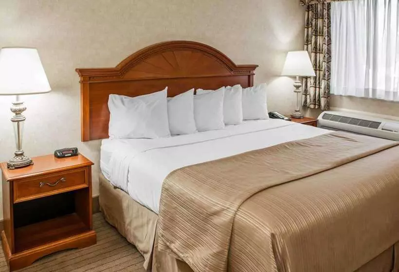 هتل Quality Inn Indy Castleton