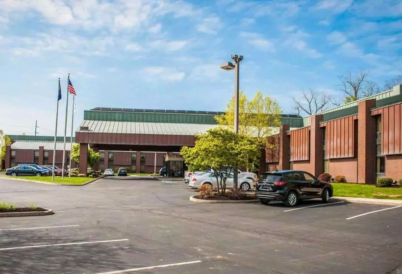 هتل Quality Inn Indy Castleton