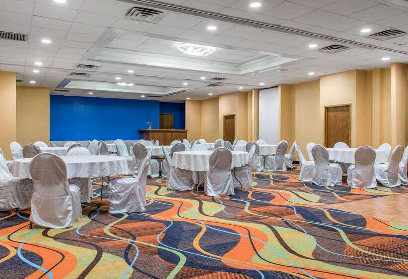 בית מלון כפרי Quality Inn & Suites Bedford West