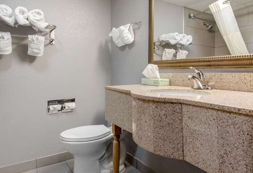 בית מלון כפרי Quality Inn & Suites Bedford West