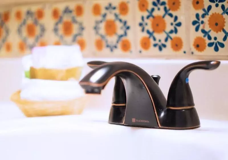 ホテル Sky Ranch Lodge