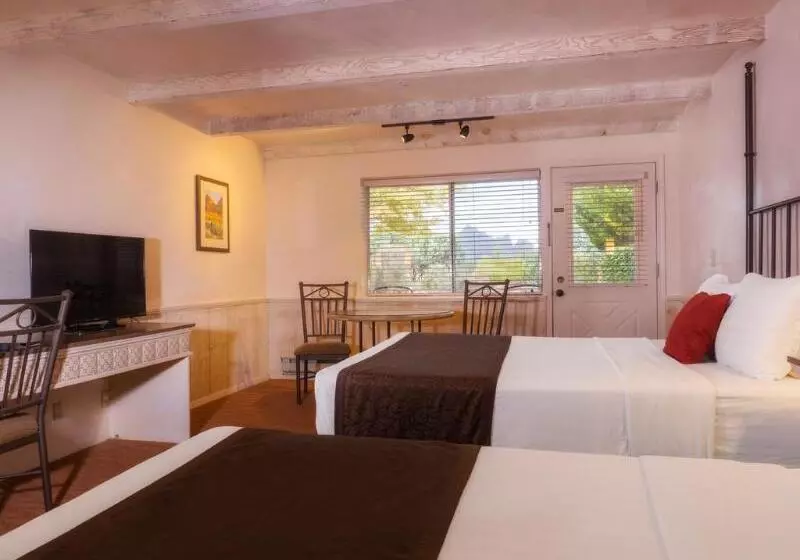 ホテル Sky Ranch Lodge