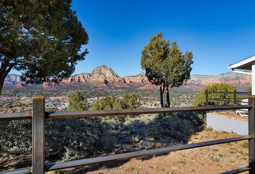 ホテル Sky Ranch Lodge