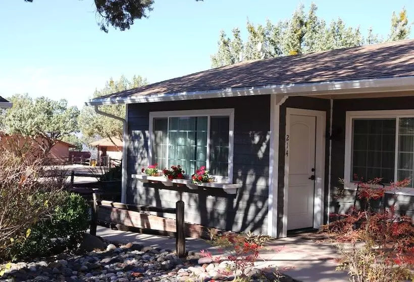 ホテル Sky Ranch Lodge