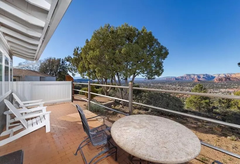 ホテル Sky Ranch Lodge