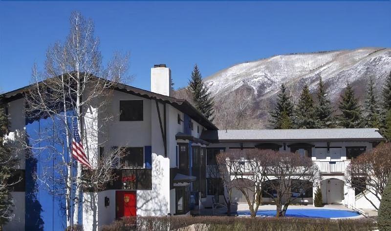هتل St Moritz Lodge And Condominiums