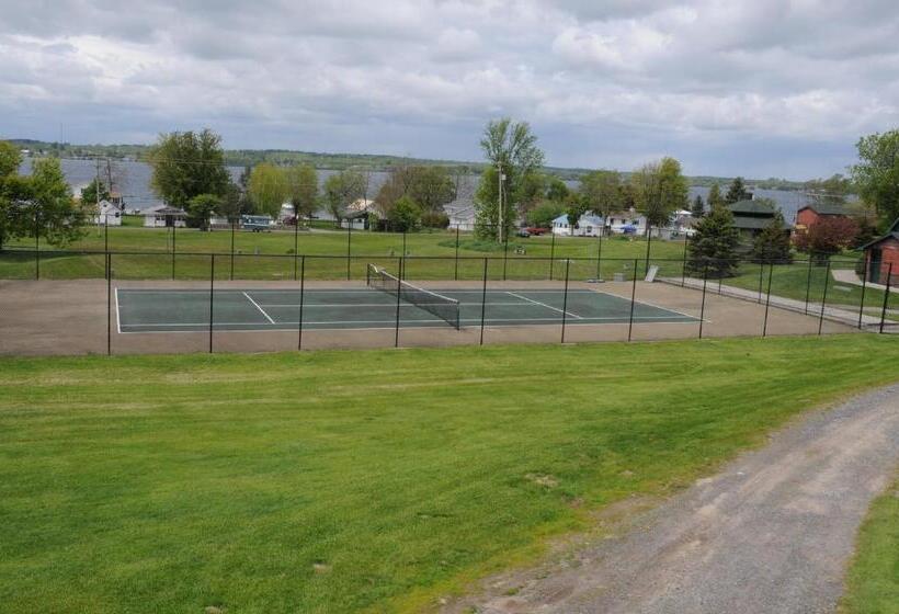 בית מלון כפרי Stone Fence Resort