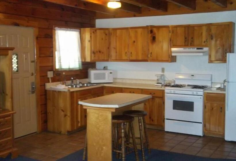 בית מלון כפרי Stone Fence Resort