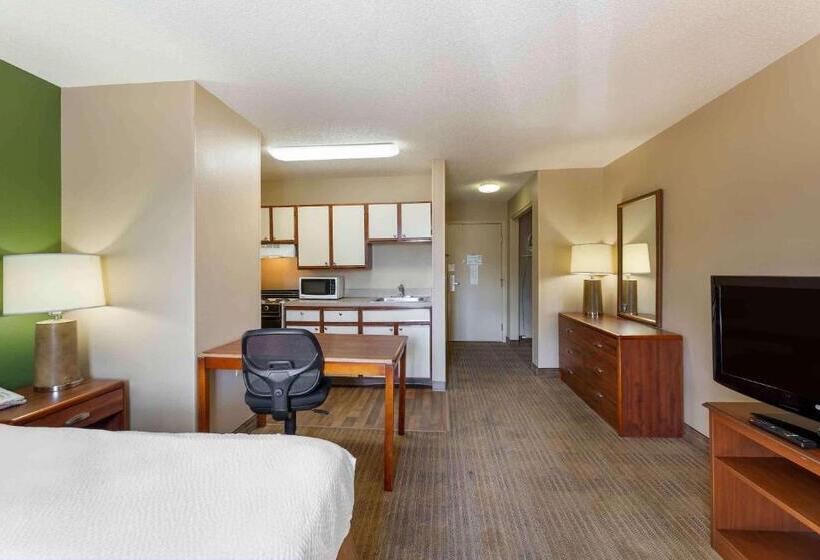 هتل Suburban Studios Copley Akron West