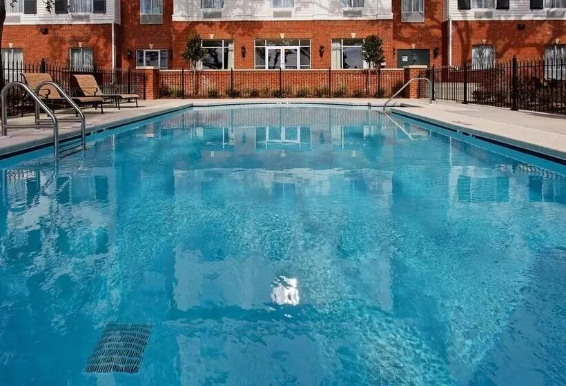 هتل The Inn At Long Beach