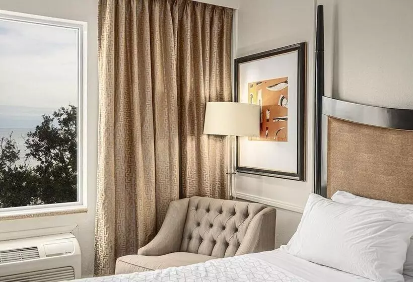 هتل The Inn At Long Beach