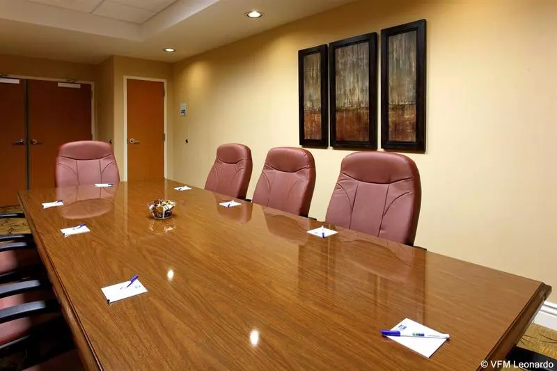 هتل The Inn At Long Beach