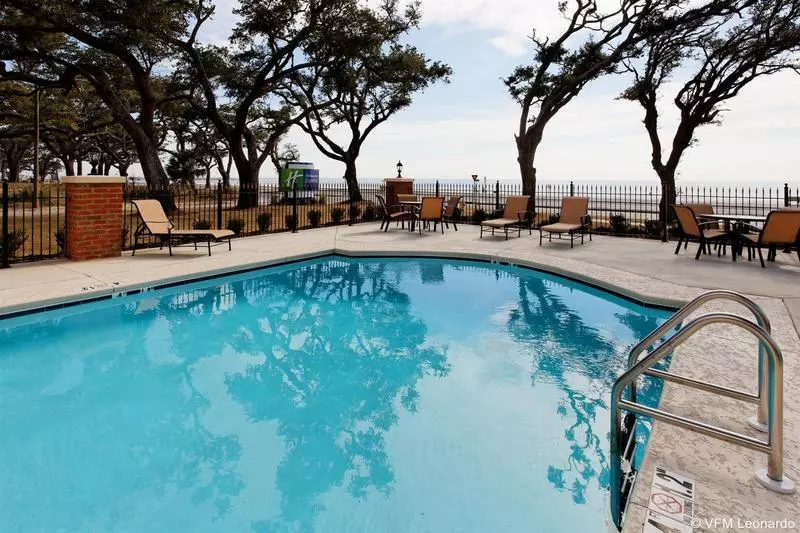 هتل The Inn At Long Beach