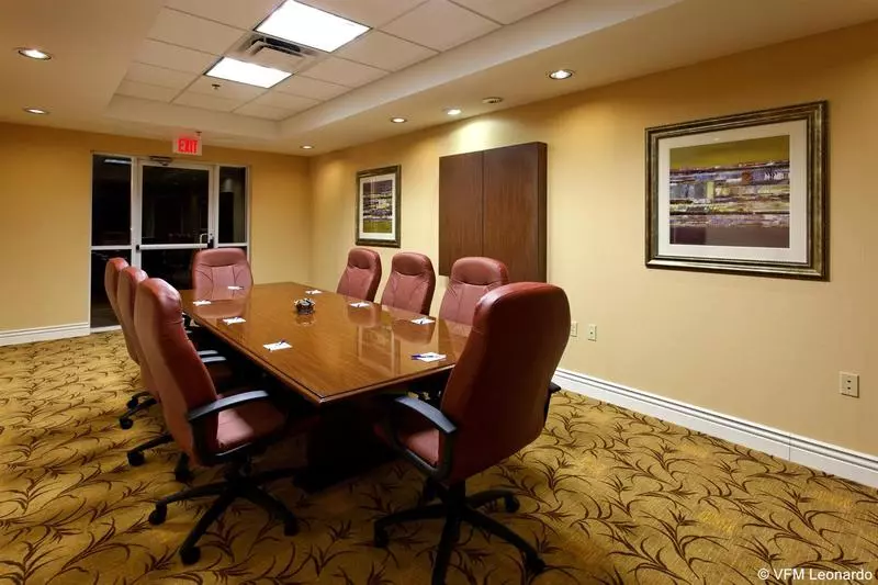 هتل The Inn At Long Beach