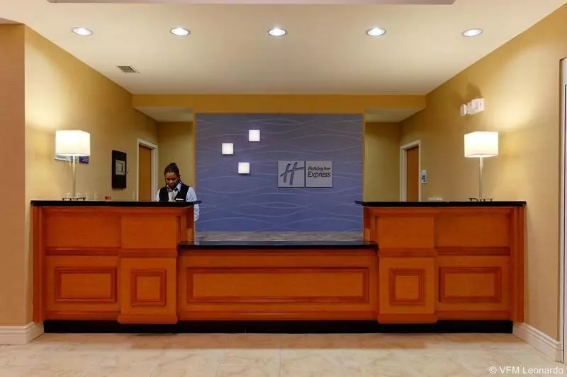 هتل The Inn At Long Beach