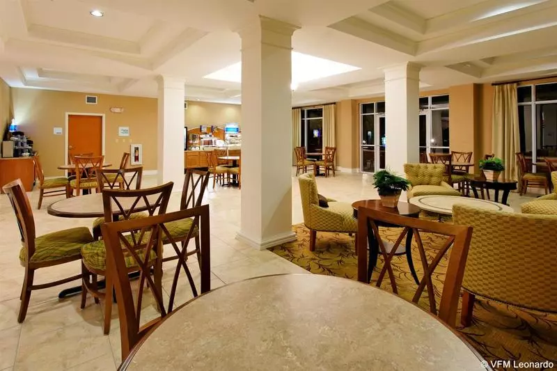 هتل The Inn At Long Beach