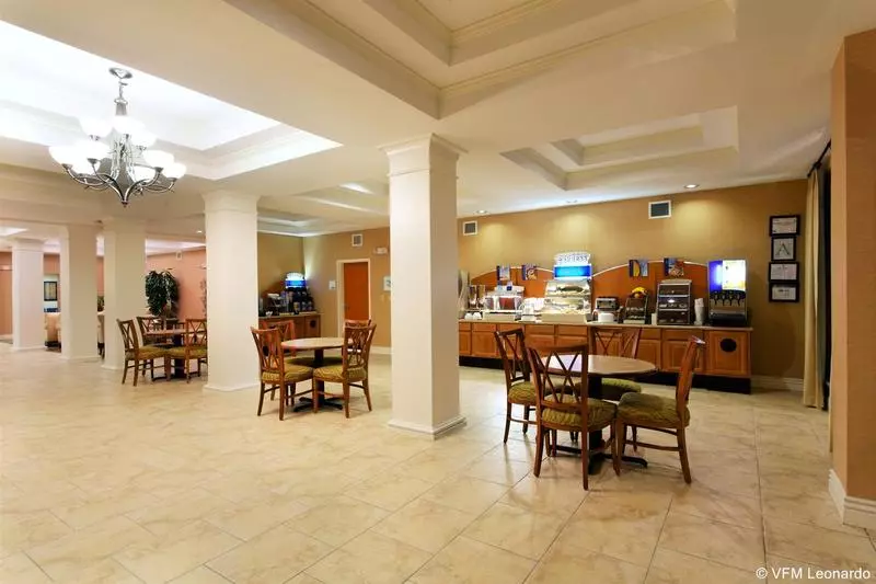 هتل The Inn At Long Beach