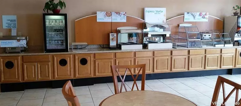 هتل The Inn At Long Beach