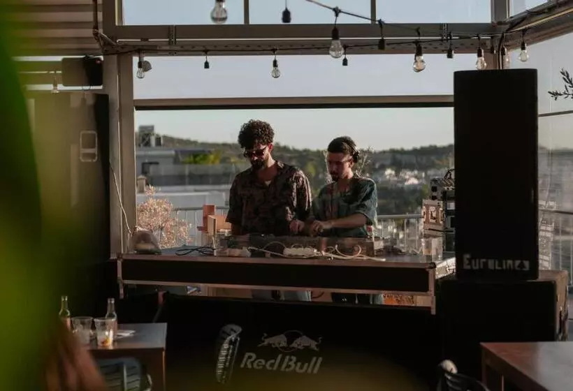 ユースホステル Selina Athens Theatrou