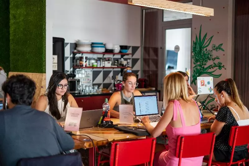 ユースホステル Selina Athens Theatrou