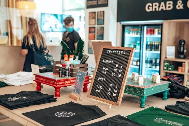 ユースホステル Selina Athens Theatrou