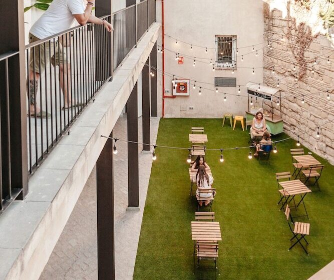 مسافرخانه Astuto Boutique Jerez Adults Only