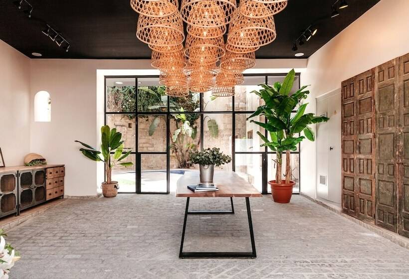 مسافرخانه Astuto Boutique Jerez Adults Only