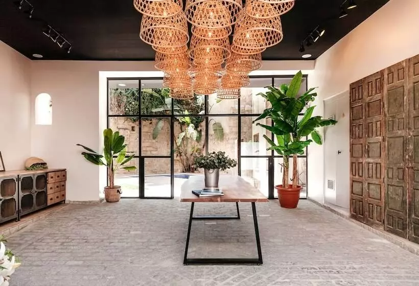 簡易ホテル Astuto Boutique Jerez  Adults Only