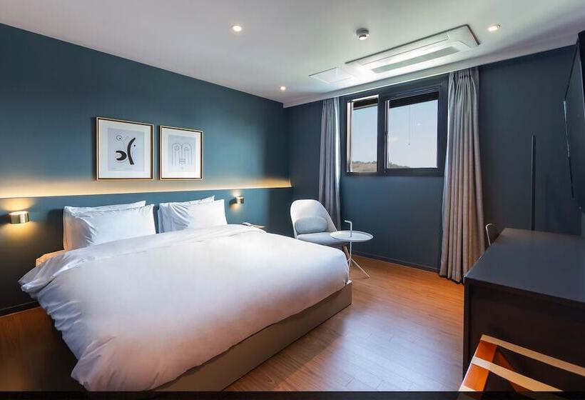 هتل Geoje Okpo Brown Dot