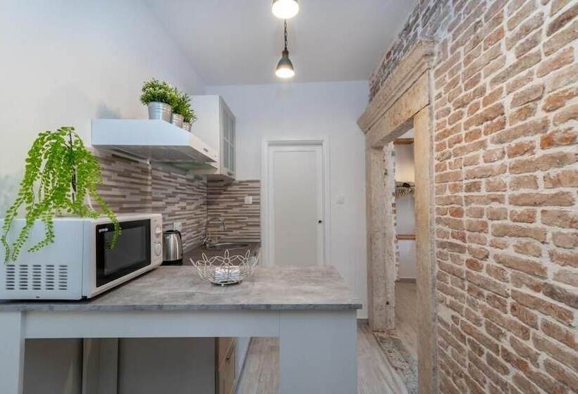 Pensiune Studios Kadena