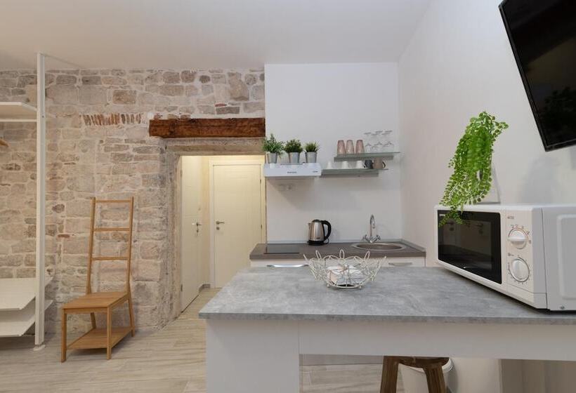 Pensiune Studios Kadena