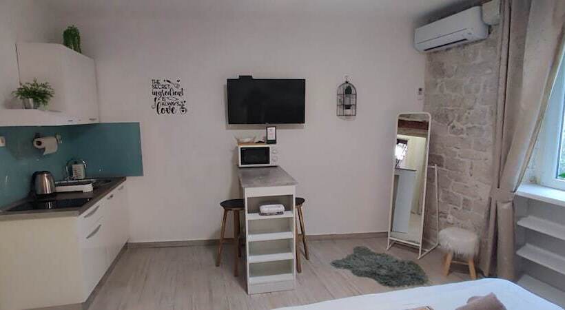 Pensiune Studios Kadena