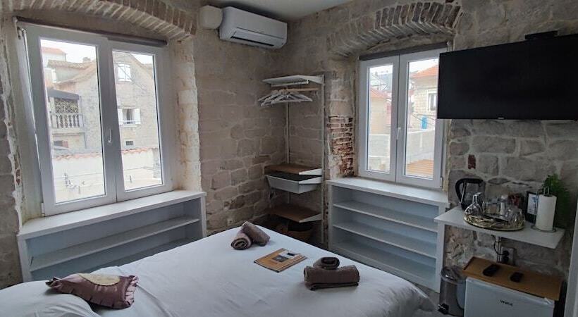 Pensiune Studios Kadena